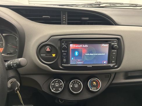 Used 2017 Toyota Yaris L image 20