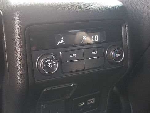 Used 2021 GMC Acadia SLT AWD/4WD image 12