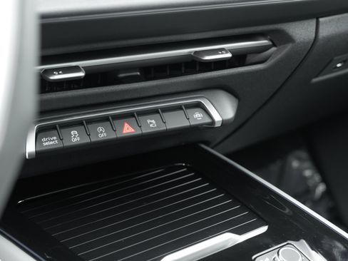 New 2026 Audi Q3 quattro 2.0T AWD/4WD image 15