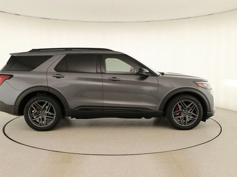 Used 2025 Ford Explorer ST AWD/4WD image 8