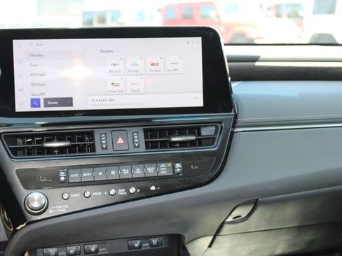 Used 2024 Lexus ES 300h w/ Premium Package FWD image 16