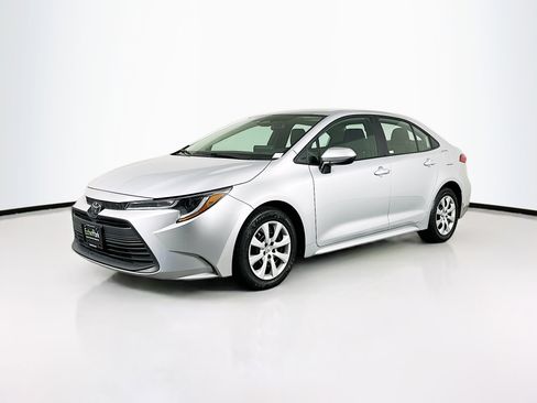 Used 2024 Toyota Corolla LE image 3