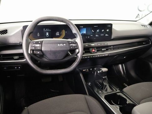 Used 2025 Kia K4 LXS image 2