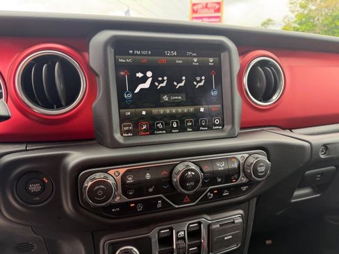 Used 2021 Jeep Wrangler Unlimited Rubicon w/ Dual Top Group AWD/4WD image 14