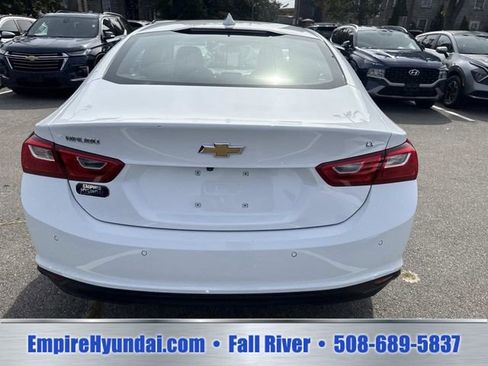 Used 2025 Chevrolet Malibu LT FWD image 4