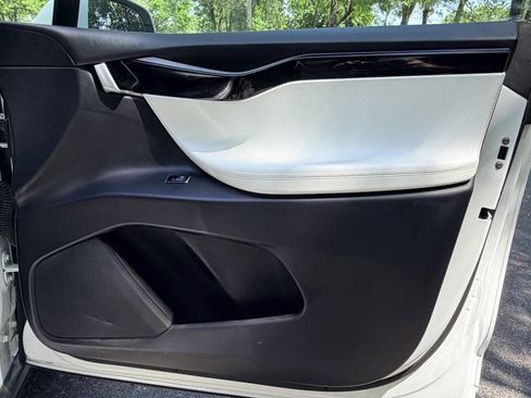 Used 2019 Tesla Model X 75D AWD/4WD image 27