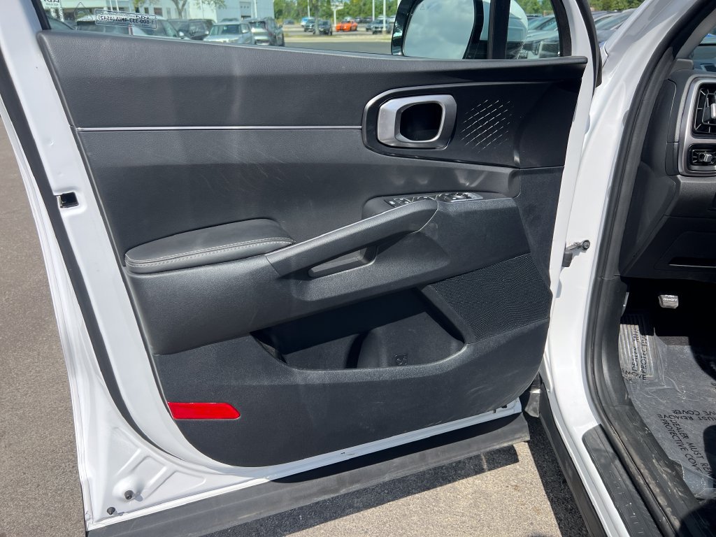 Certified 2023 Kia Sorento LX AWD/4WD image 10