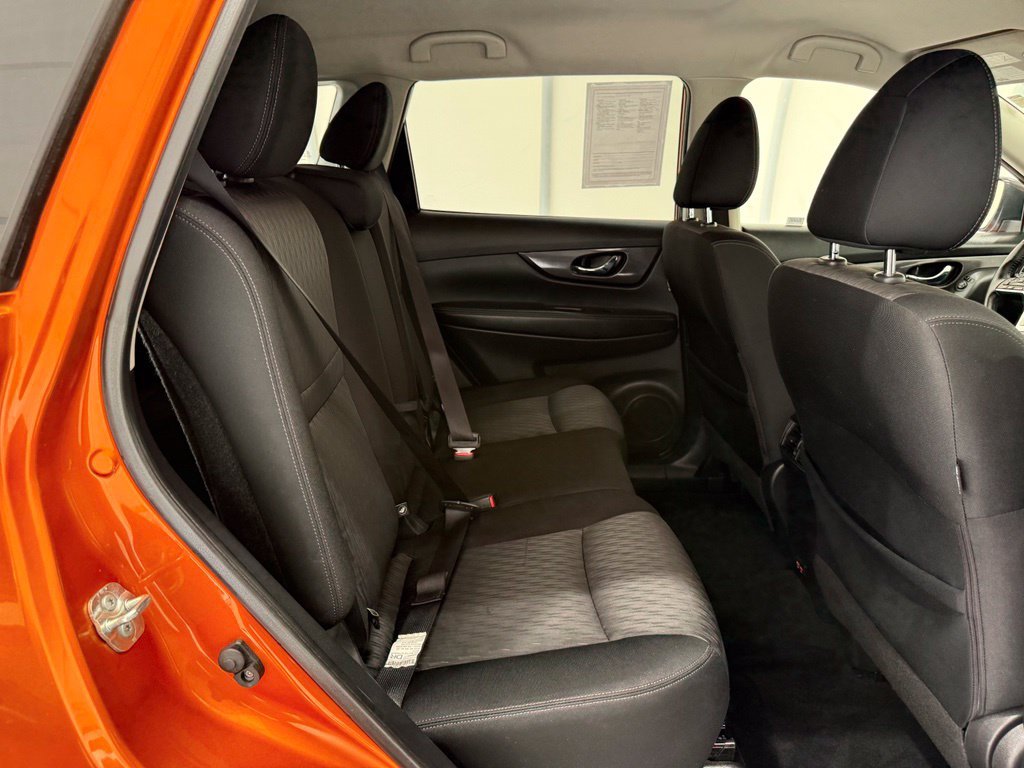 Used 2020 Nissan Rogue SV FWD image 25