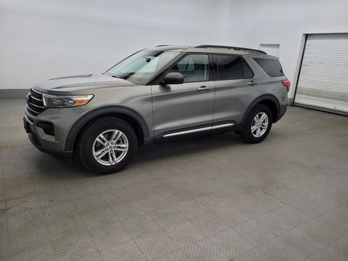 Used 2020 Ford Explorer XLT AWD/4WD image 2