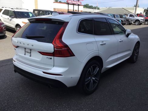 Used 2018 Volvo XC60 T5 Momentum w/ Vision Package AWD/4WD image 5