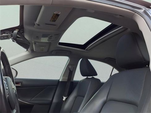 Used 2017 Lexus IS 200t w/ Premium Package image 27