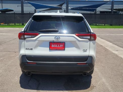 Used 2022 Toyota RAV4 XLE Premium AWD/4WD image 10