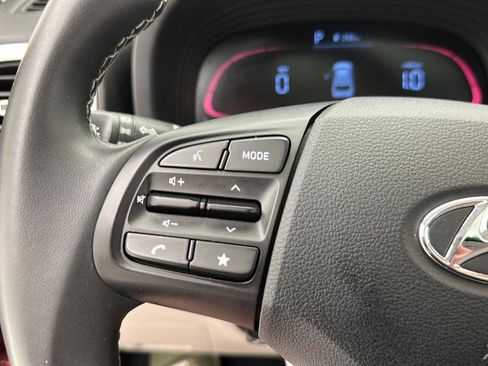 Used 2025 Hyundai Venue SEL FWD image 17
