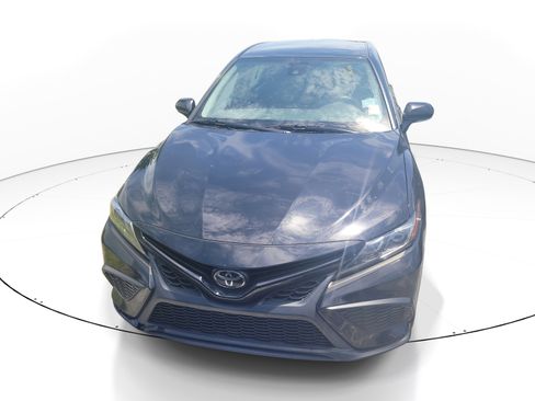 Used 2022 Toyota Camry SE FWD image 2