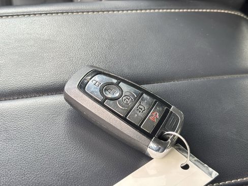 Used 2024 Lincoln Nautilus Reserve image 27