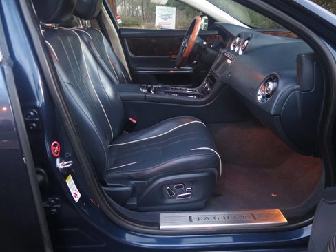 Used 2011 Jaguar XJ L image 17