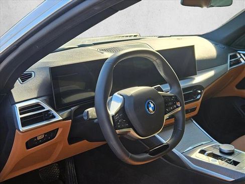 Used 2025 BMW i4 eDrive40 image 10