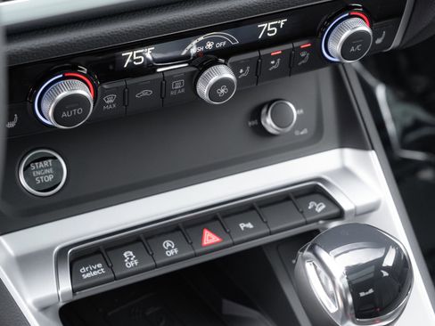 New 2025 Audi Q3 2.0T Premium image 13