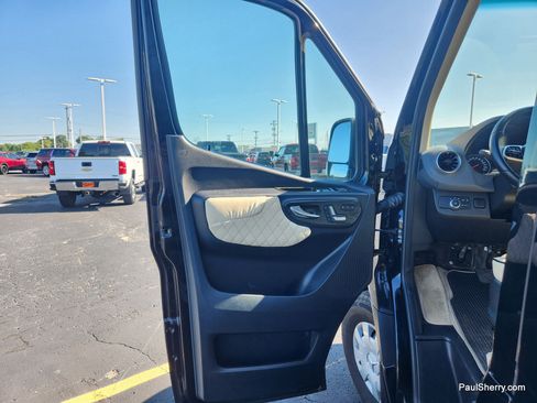Used 2020 Mercedes-Benz Sprinter 2500 image 27