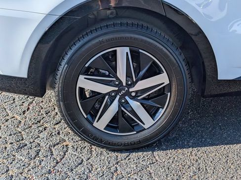 Used 2023 Kia Sorento S FWD image 3