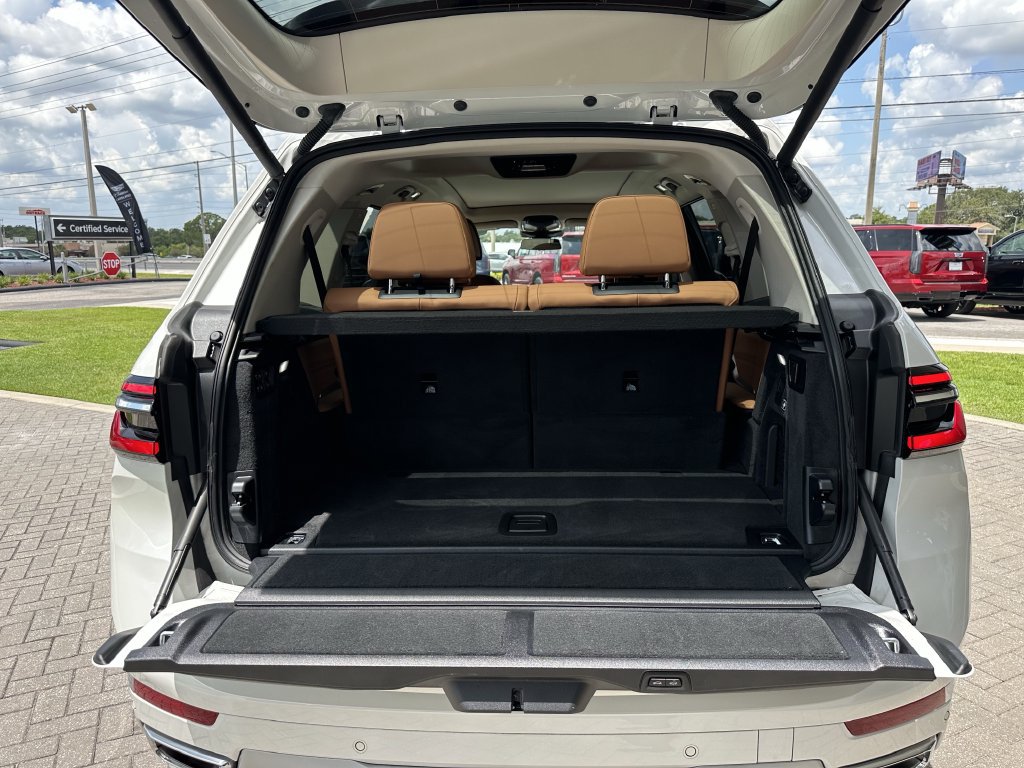 Used 2024 BMW X7 xDrive40i AWD/4WD image 12