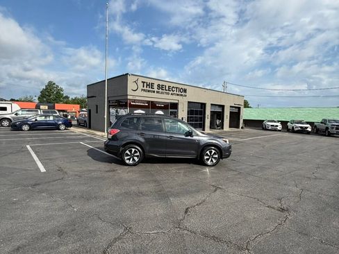 Used 2017 Subaru Forester 2.5i Premium AWD/4WD image 19