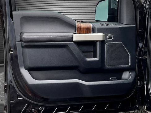 Used 2018 Ford F150 Lariat w/ Equipment Group 502A Luxury AWD/4WD image 21