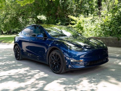 Used 2023 Tesla Model Y Long Range AWD/4WD image 2