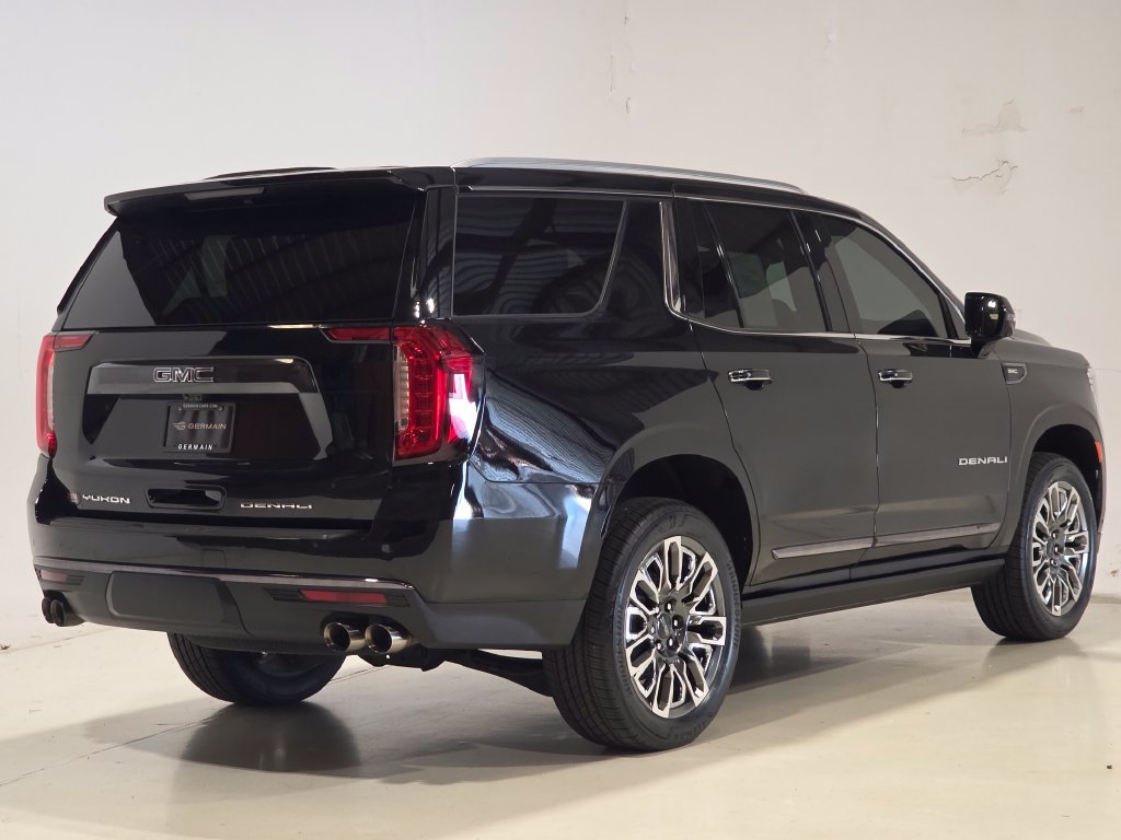 Used 2024 GMC Yukon Denali Ultimate w/ LPO, Floor Liner Package AWD/4WD image 5