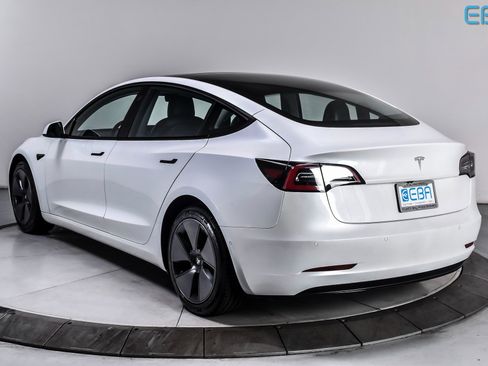 Used 2021 Tesla Model 3 Standard Range Plus image 4