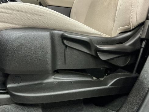 Used 2022 Chevrolet Traverse LS image 11