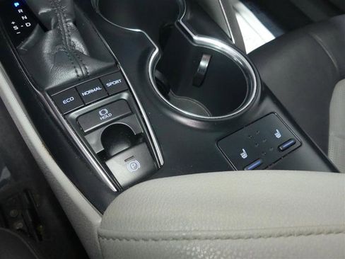Used 2018 Toyota Camry XLE FWD image 39