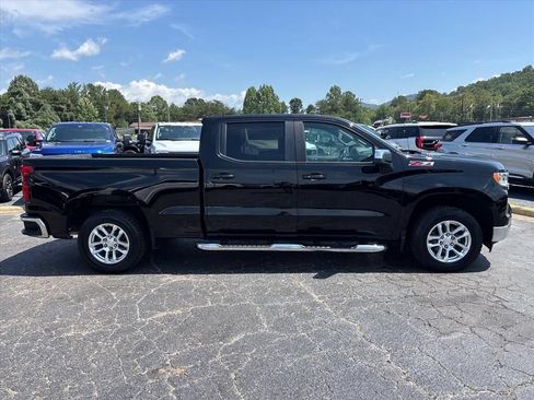 Used 2022 Chevrolet Silverado 1500 LT w/ Z71 Off-Road Package AWD/4WD image 9