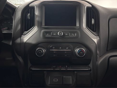 Used 2019 Chevrolet Silverado 1500 Custom w/ Custom Convenience Package AWD/4WD image 20