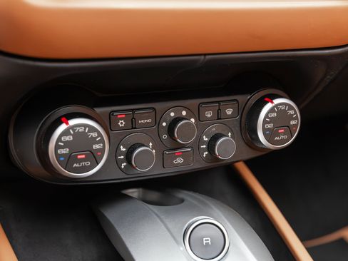 Certified 2016 Ferrari California T RWD image 33