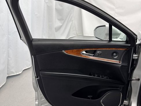 Used 2019 Lincoln Nautilus Reserve image 11