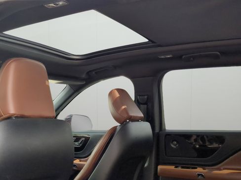 Certified 2023 Lincoln Aviator Reserve w/ Class IV Trailer Tow Package RWD image 20