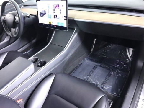 Used 2018 Tesla Model 3 image 42