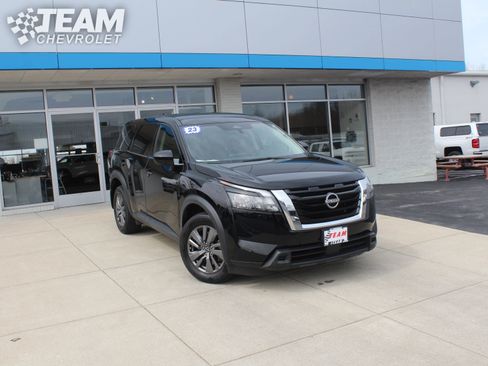 Used 2023 Nissan Pathfinder S image 2