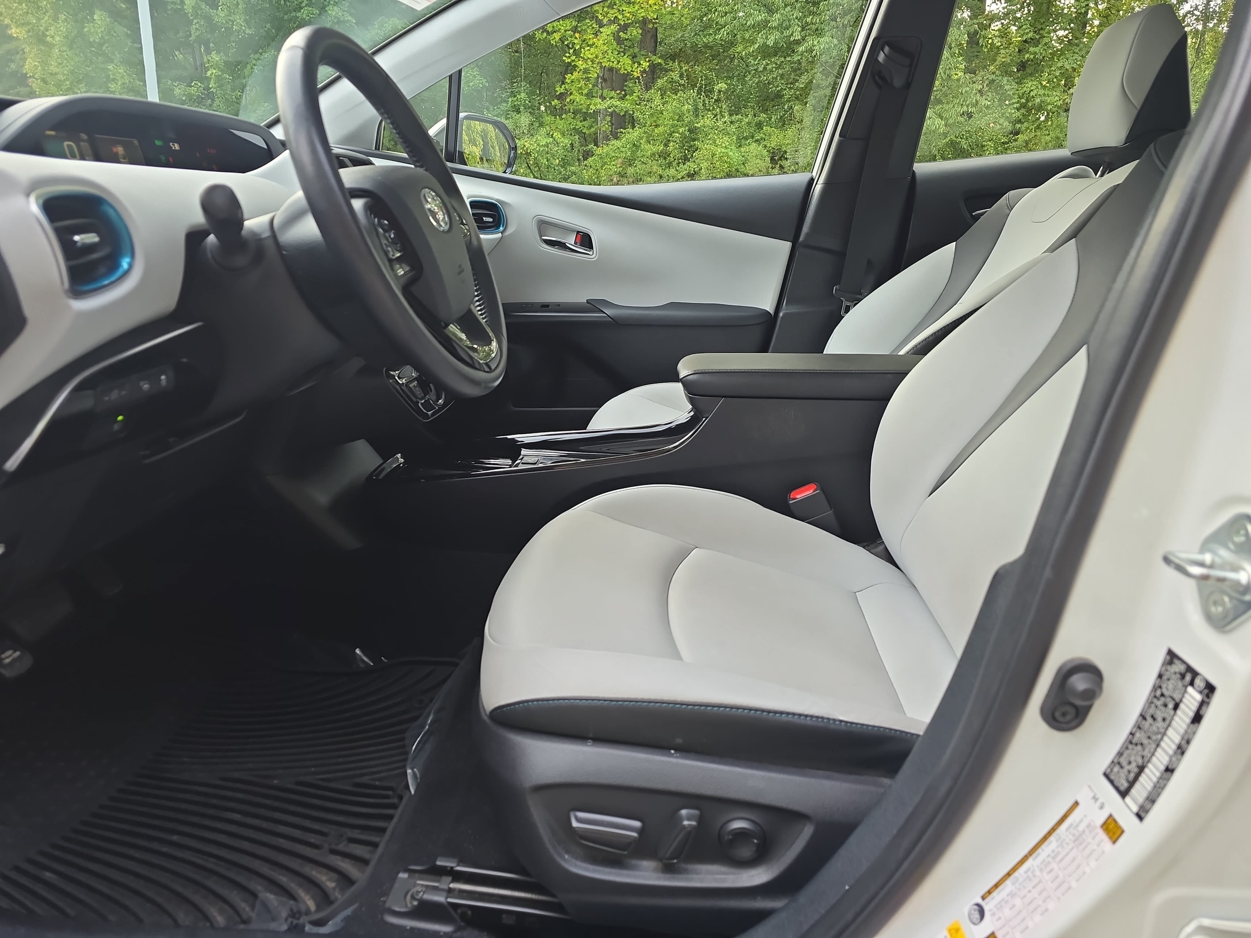 Used 2019 Toyota Prius XLE FWD image 14