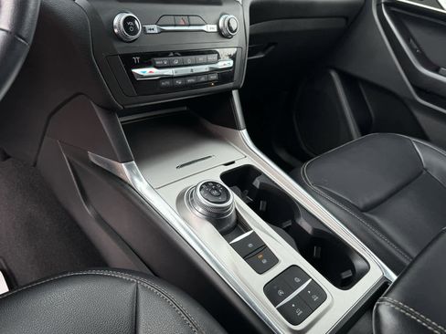 Used 2020 Ford Explorer XLT w/ Equipment Group 202A image 23