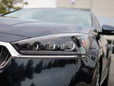 Used 2018 Kia Cadenza Technology FWD image 18