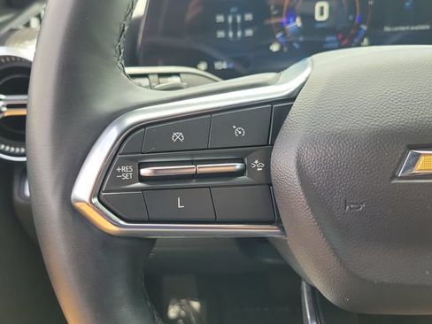 Used 2025 Chevrolet Equinox LT w/ Safety and Technology Package FWD image 7