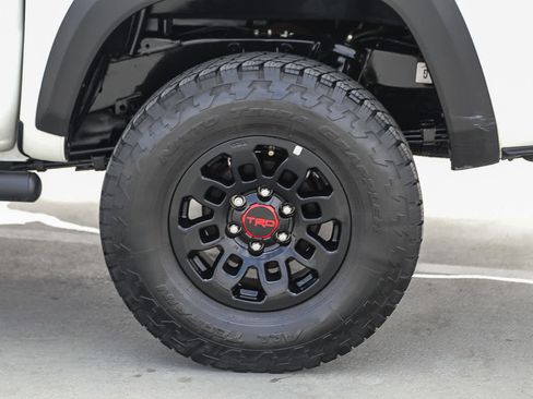 Certified 2017 Toyota Tacoma SR w/ Tow Package AWD/4WD image 11