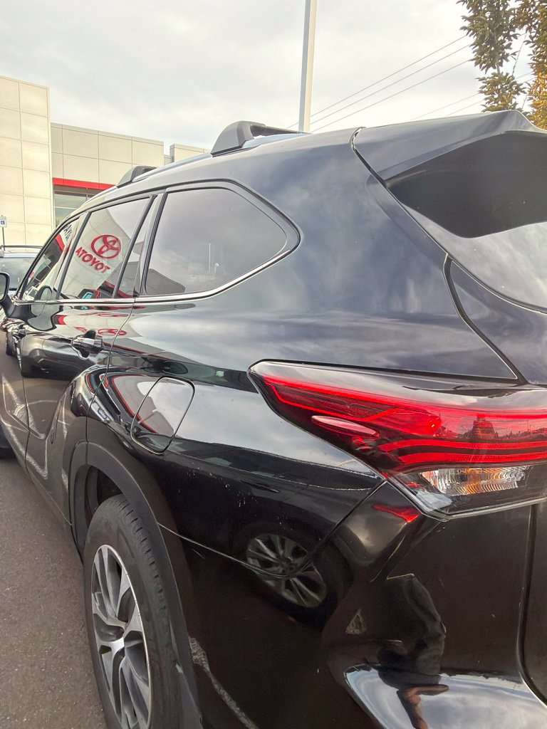 Used 2022 Toyota Highlander XLE AWD/4WD image 6