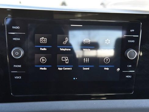 Used 2025 Volkswagen Jetta SE w/ Sunroof Package image 14