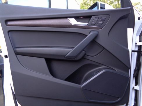 Used 2024 Audi Q5 2.0T Premium w/ Convenience Package image 15