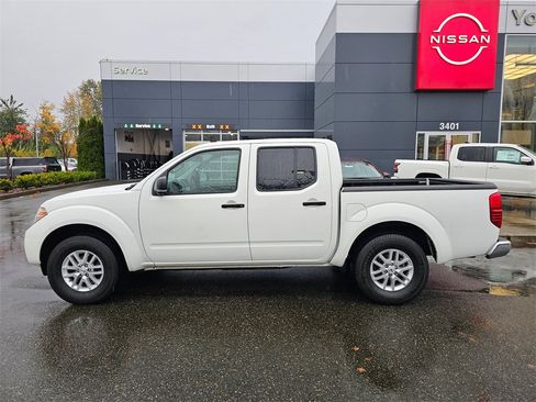 Used 2016 Nissan Frontier SV image 8