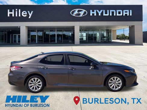 Used 2020 Toyota Camry LE FWD image 3