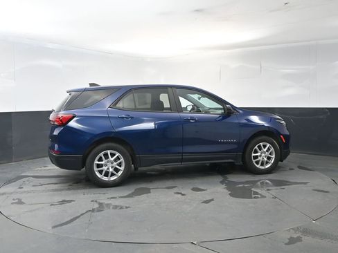 Used 2023 Chevrolet Equinox LS w/ LS Convenience Package AWD/4WD image 6